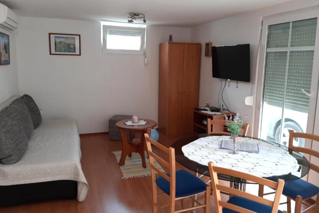 Apartments With A Parking Space Cizici, Krk - 15415 Malinska Extérieur photo